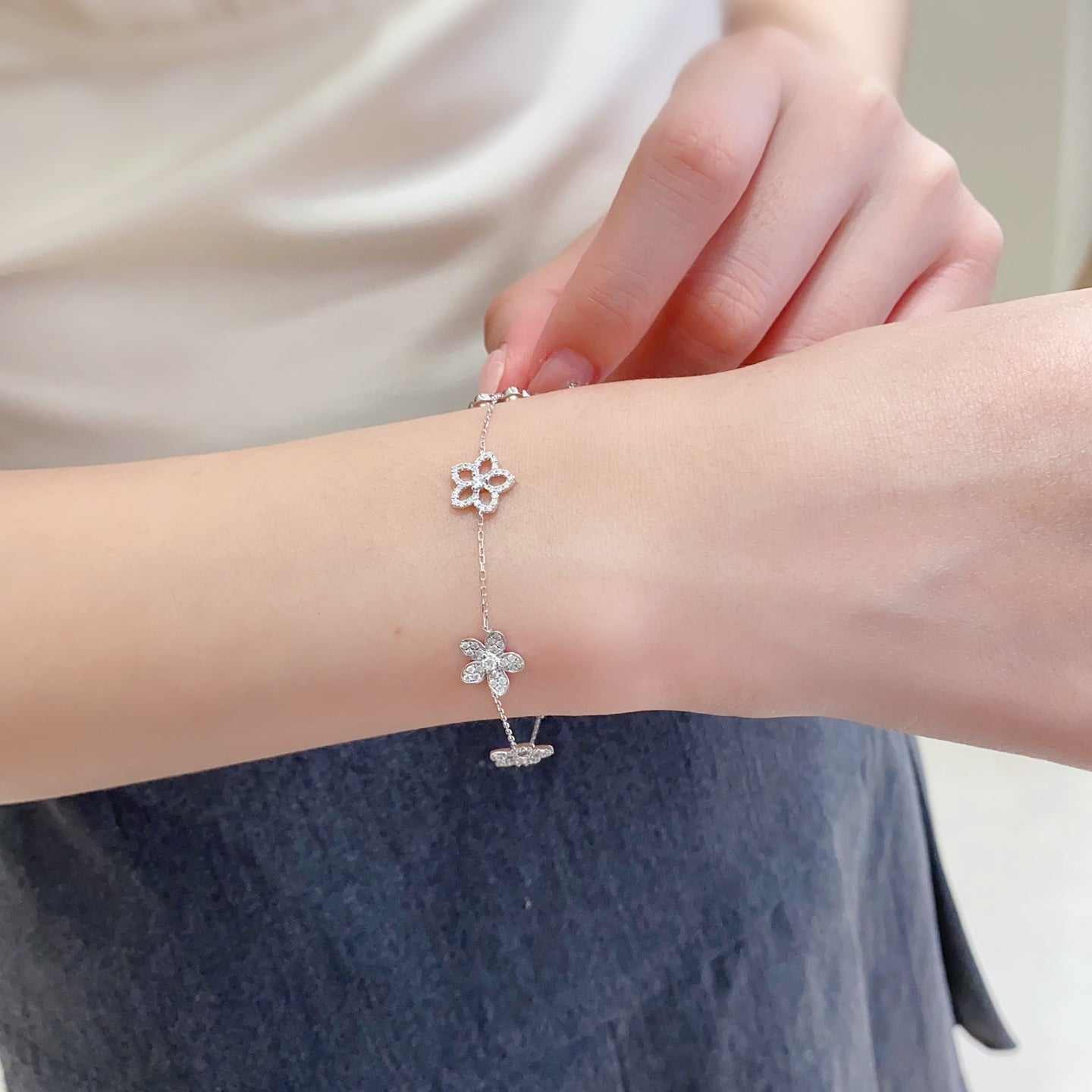 0.45 ctw Hollow Five Flower Lab Grown Diamond Bracelet in 14k White Gold