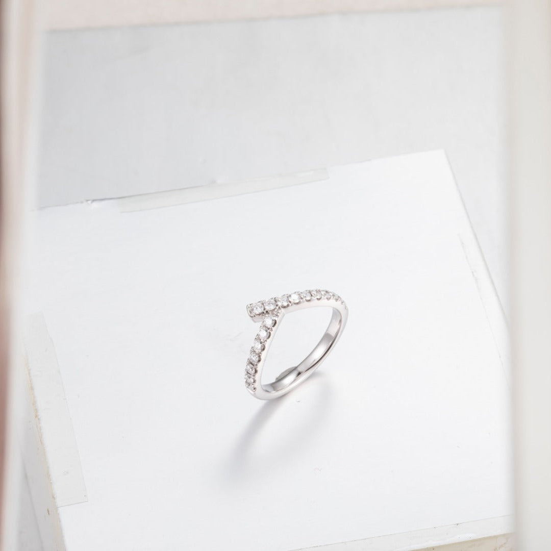 0.47ctw Ribbon Lab Grown Diamond Wedding Ring in Platinum