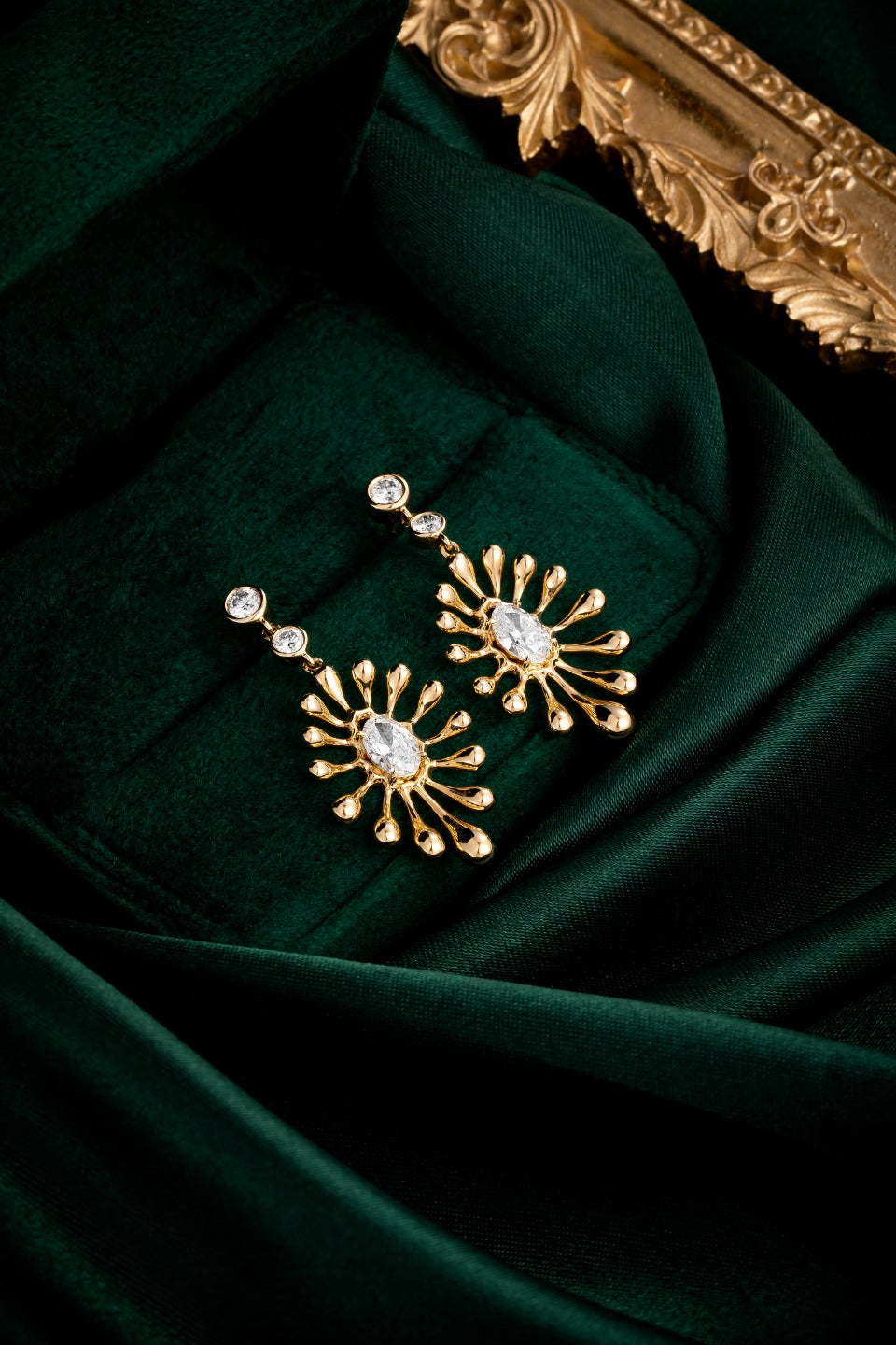 Glowing Oval Lab Grown Diamonds Earstuds (Pair)