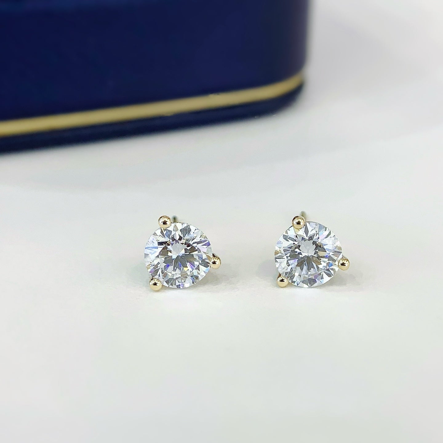 1ct.tw 3 prongs Round Lab Grown Diamonds Earstuds (Pair) in 18k White Gold