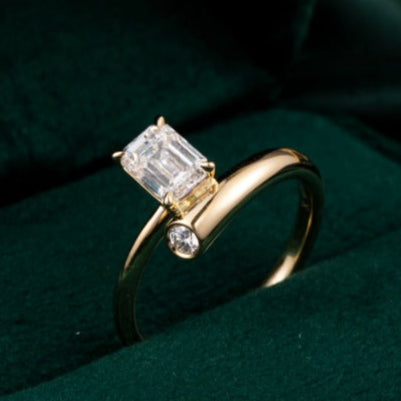 1ct One-of-a-kind Emerald Lab Grown Diamond Engagement Ring in 14K Yellow Gold