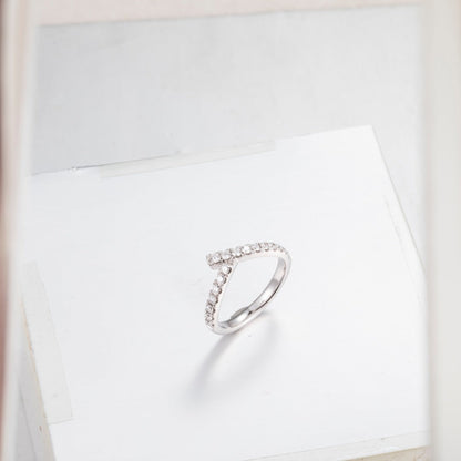 0.47ctw Ribbon Lab Grown Diamond Wedding Ring in Platinum