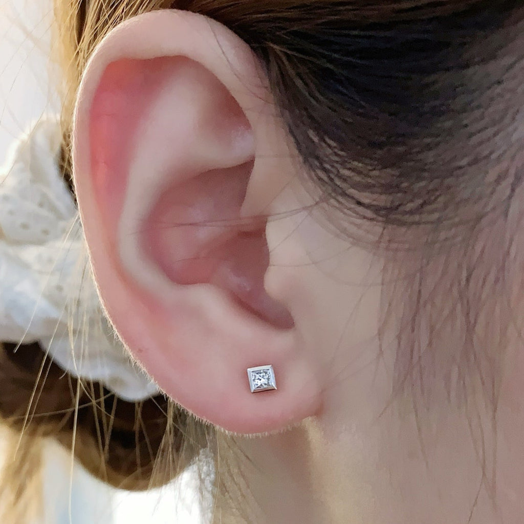 1.0 ctw Bezel Princess Cut Earstuds (Pair) in 14k Yellow Gold