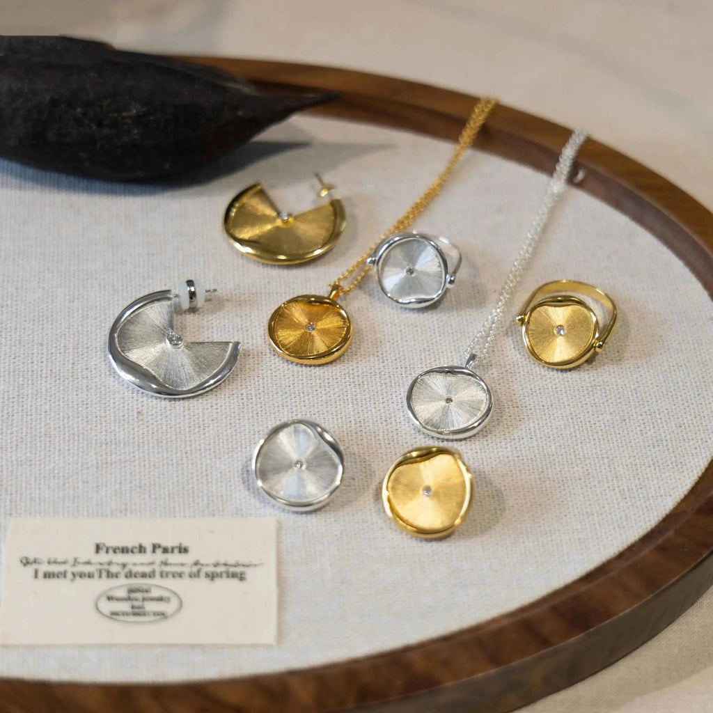 Large Circle Signet Earstuds