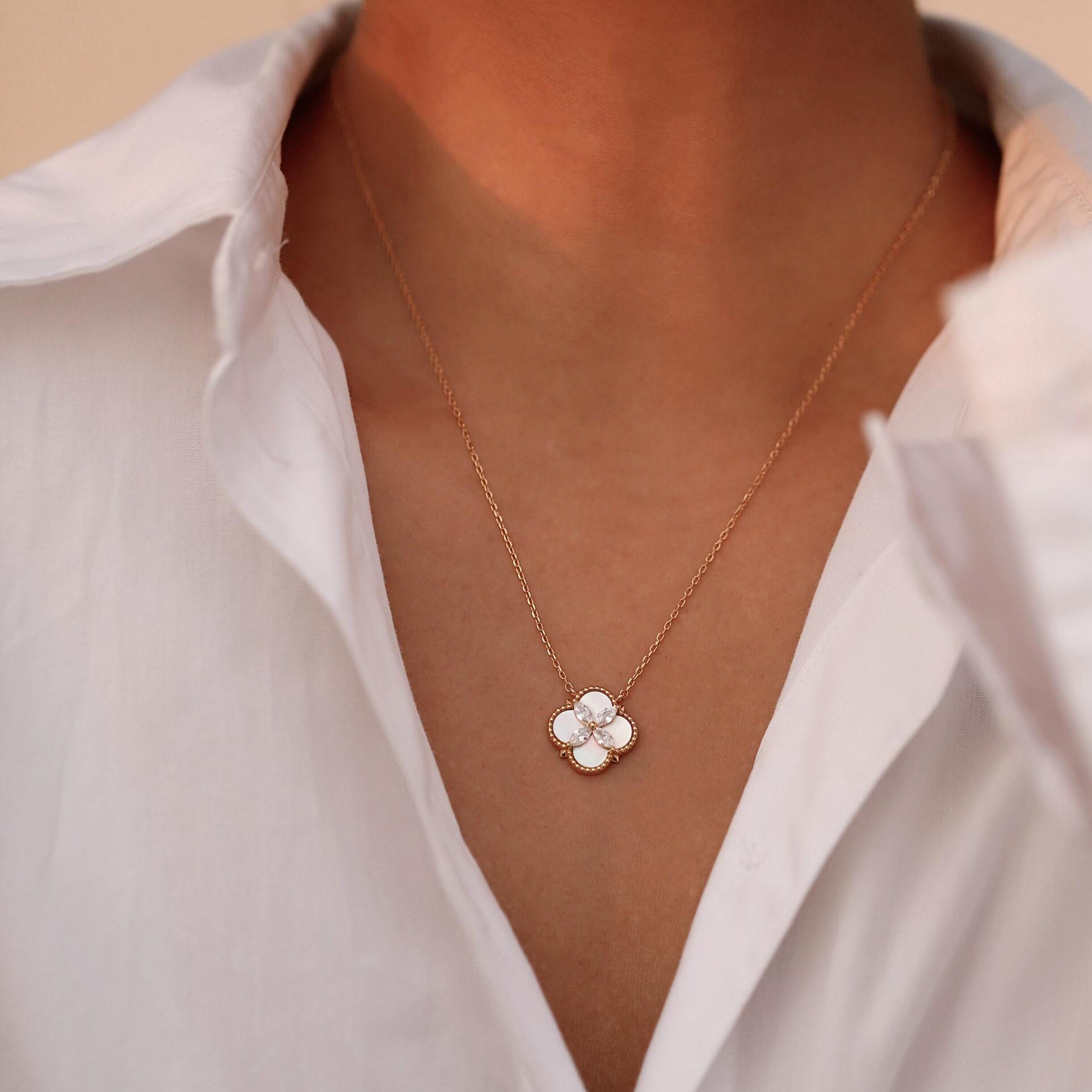 Clover Mother of Pearl Necklace