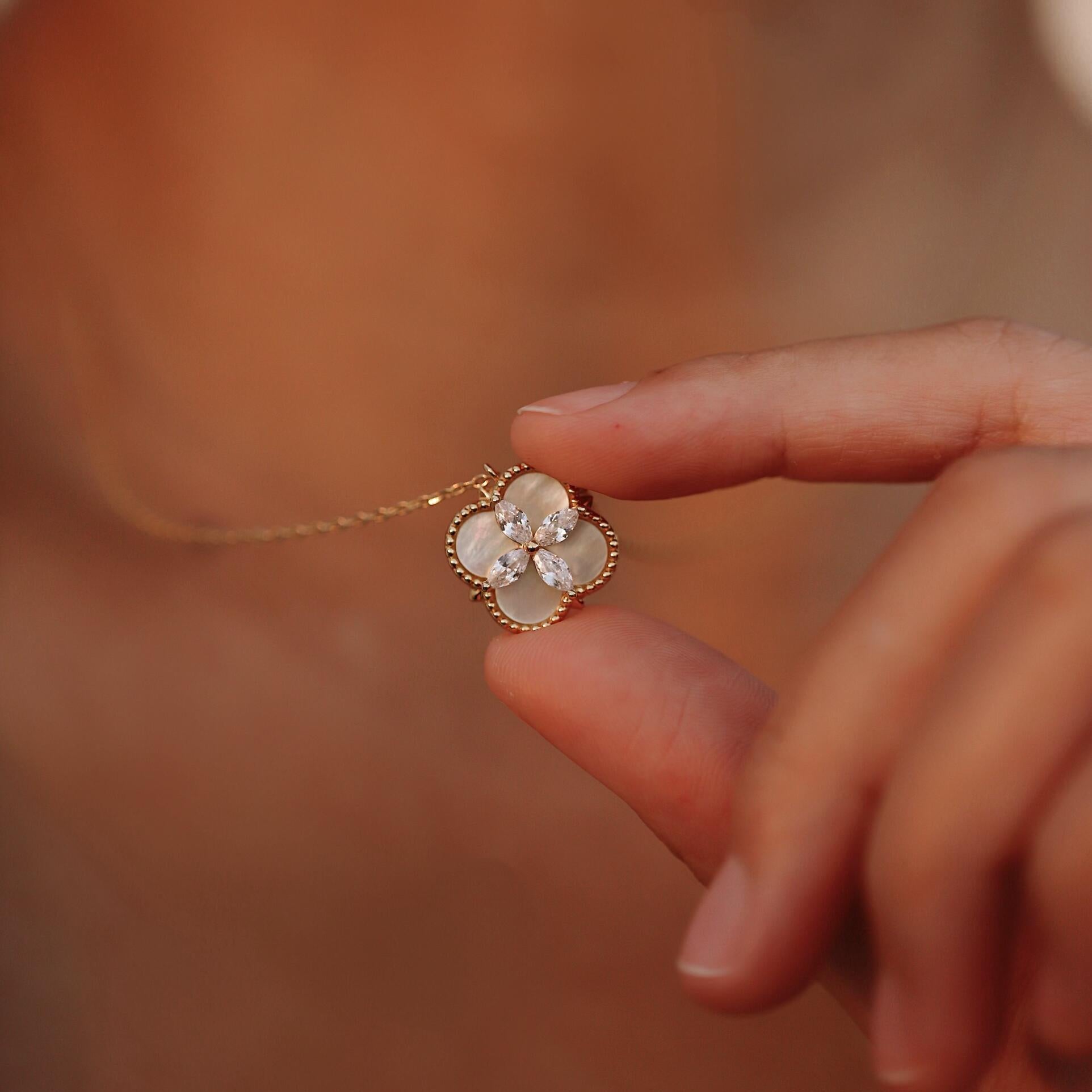 Clover Mother of Pearl Necklace