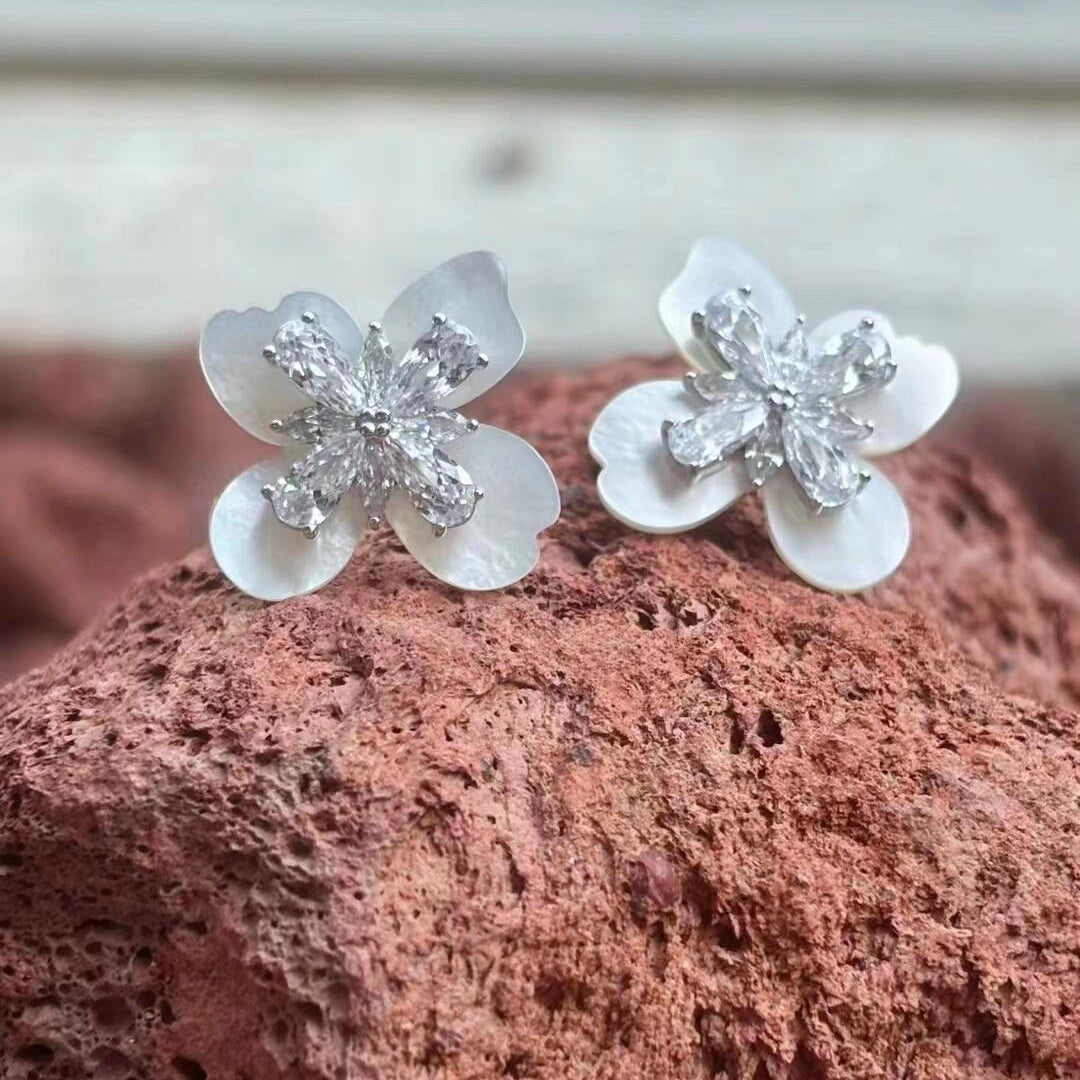 Flower Blossom Mother of Pearl Necklace