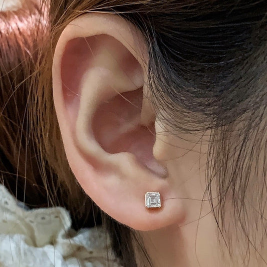 1 1/2 ctw Bezel Asscher Cut Earstuds(Pair) in 14k Yellow Gold