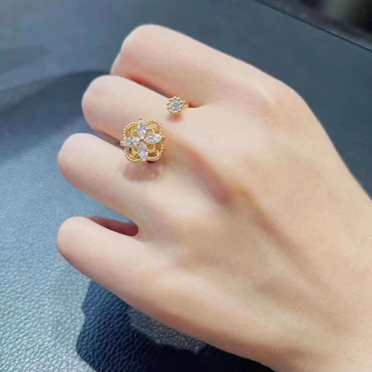 Hollow Clover Ring