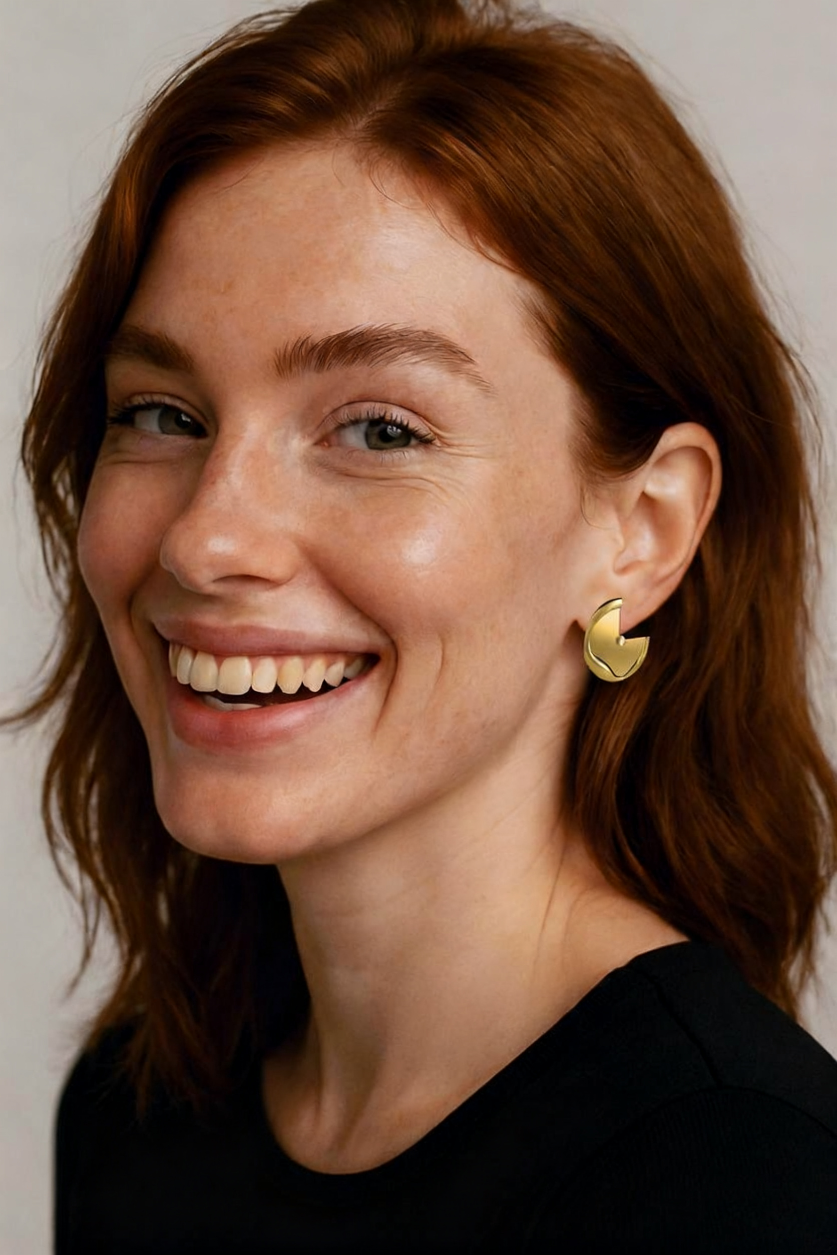 Fashion Earstuds: Large Circle Signet Style - lgdradiantjewelry